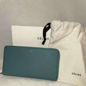 Celine Large Zipped Multifunction Wallet (105003AU8 / 06AO)